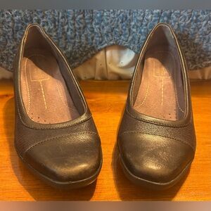 Clark’s Brown Leather Neala Moon Wedge Pump. Size 6.5